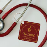 Custom Maroon Gold Veterinary School Abschluss Schlüsselanhänger<br><div class="desc">Dieser tierärztliche Abschluss-Schlüsselanhänger des Mords zeichnet sich durch eine elegante Goldtypografie für eine Klasse von 2024-Absolventen aus. Passen Sie mit Ihrem geschlossen Jahr unter der medizinischen Kadukus für ein großes personalisiertes Tiergeschenk an.</div>