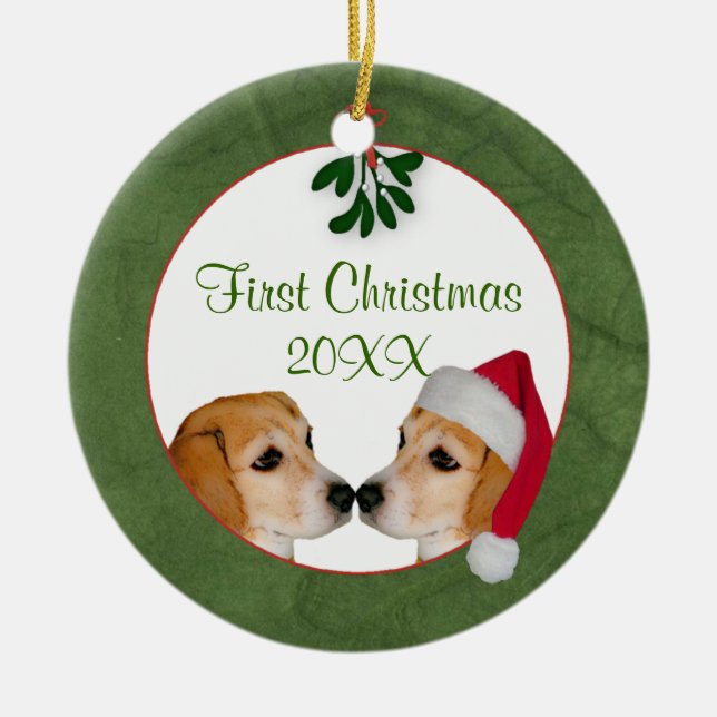 Custom Mistletoe Kiss First Christmas Ornament (Vorne)
