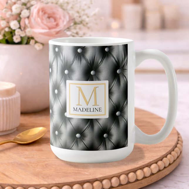 Custom Modern Black Leather Name Initial Tasse (Von Creator hochgeladen)