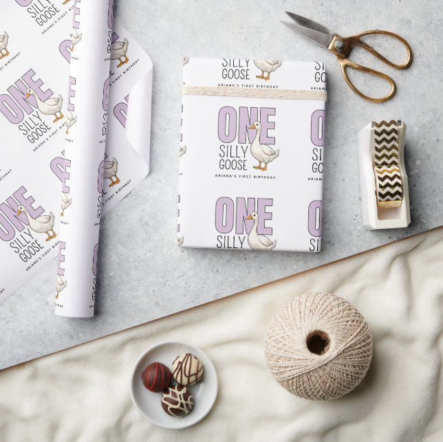 Custom Modern Lilac One Silly Goose First Birthday Geschenkpapier (Kunsthandwerk)