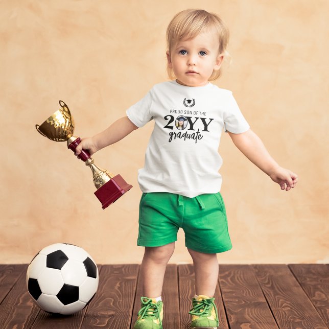 Custom Modern Proud Son of the Graduate Baby T-shirt (Von Creator hochgeladen)