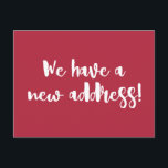 Custom Modern Red Stylish Moving Ankündigung Postkarte<br><div class="desc">Mit dieser modernen roten Postkarte "Wir haben eine neue Adresse!" kündigen Sie Ihren Umzug stilvoll an. Mit einem fett-weißen, handgeschriebenen Drehbuch auf einem roten Hintergrund ist es eine stilvolle Art, Freunde und Familie lassen, wo sie zu Ihnen kommen können. Vollständig anpassbar auf der Rückseite mit Ihrer neuen Adresse und Nachricht....</div>