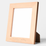Custom Modern Simple Hubby Wifey Wedding Geätzte Rahmen<br><div class="desc">Die Einführung des Custom Modern Simple Hubby Wifey Wedding Etched Frames - ein wunderschön personalisiertes Foto-Bildergeschenk, das Liebe und Zusammengehörigkeit feiern soll. Mit viel Sorgfalt entwarf, ist dieser lichtdurchflutete Holzrahmen der perfekte Weg, um besondere Momente für Jungvermählte oder Paare zu begehen, die ihre Meilensteine markieren. Jeder Rahmen eignet sich ideal...</div>