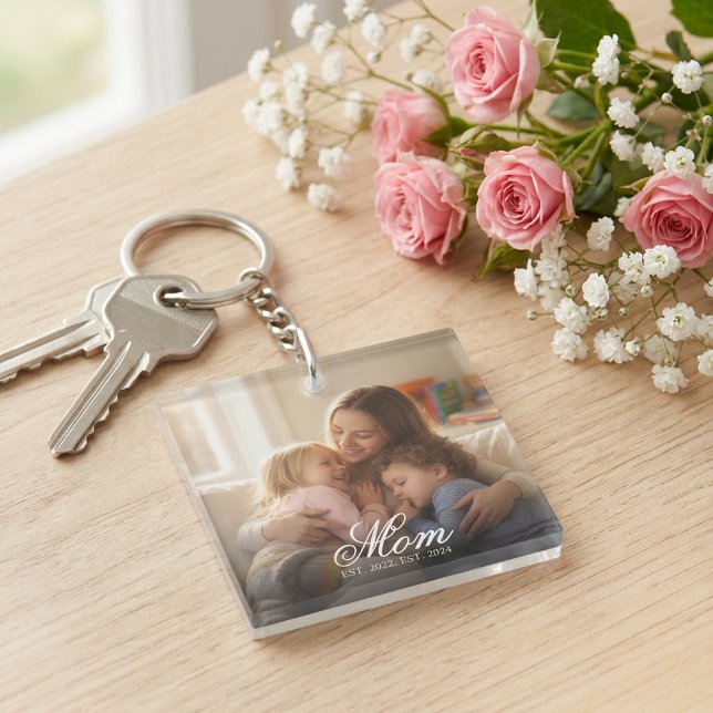 Custom Mom Photo Script Est Date Mother's Day Schlüsselanhänger (Mom Established White Elegant Script Photo Keychain )