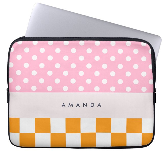 Custom Monogram Pink Orange Polka Dot Karo Laptopschutzhülle (Vorderseite)