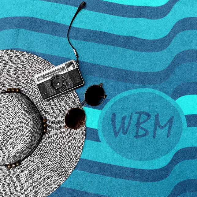 Custom Monogram Shades of Blue Beach Handtuch (Bright blue stripes/monogram)