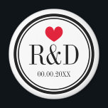 Custom monogramm Herz Hochzeitsparty favorisieren  Magnet<br><div class="desc">Eine maßgeschneiderte Mono-Herz-Hochzeitsparty bevorzugt Magnet. Rundform mit rotem Herz und personalisierten Monogramm-Anfangsbuchstaben. Niedlich personalisiert Dankeschön an die Gäste. Enthält das Datum der Ehe. Auch toll wie Save the Date Erinnerung.</div>