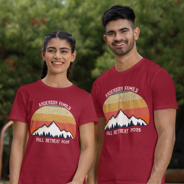 Custom Mountain Sunset Family Wiedersehen Red T-Shirt (Von Creator hochgeladen)