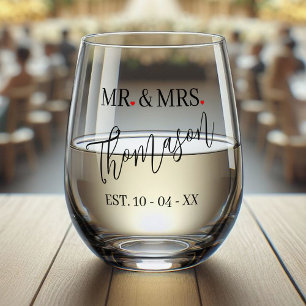 Custom Mr. and Mrs. Name Red Heart Black Text Schr Weinglas Ohne Stiel