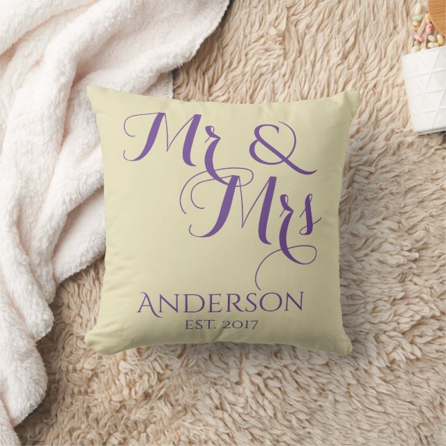 Custom Mr. and Mrs. Wedding or Anniversary Geschen Kissen (Decke)