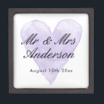 Custom Mr. Mrs. lila WaterColorHerz Hochzeitsring Kiste<br><div class="desc">Custom Mr. und Mrs. lila Wasserfarben Herz Hochzeit Keepake Geschenkboxen mit Magnetdeckel. Fügen Sie personalisierten Namen von Braut und Bräutigam / neu Weds. Vintage Liebe Symbol Hintergrund Design mit stilvollem Skript Typografie. Ideal für Ringträger, Schmuck, Gastgeschenk und andere Sachen. Auch schön für elegante Verlobung, Jubiläum, Brautparty etc. Romantische Holzkisten für...</div>