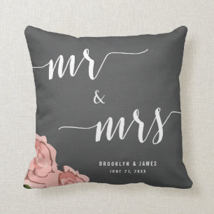 Custom Mr. und Mrs. Chalkboard Wedding Pillows Kissen