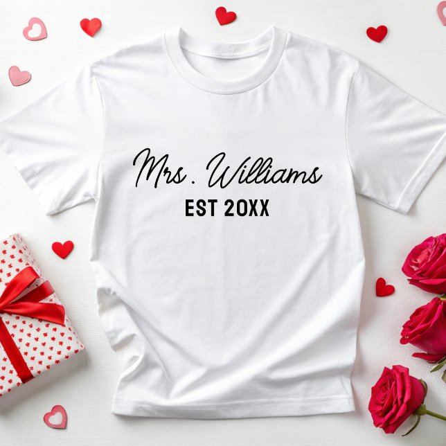 Custom Mrs Last Name Bride Wifey Bridal Wedding T-Shirt (Von Creator hochgeladen)