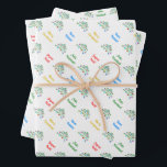 Custom Multilingual Merry Christmas Wrapping Paper Geschenkpapier Set<br><div class="desc">Custom Multilingual frohe Weihnachtswrapping Papier. Auf den internationalen Weihnachtsblättern findet man einen festlich grünen Weihnachtsbaum, der mit farbenfrohen Ornamenten geschmückt ist, sowie den Satz "Frohe Weihnachten" in vier Sprachen: Französisch (Joyeux Noël!), Italienisch (Buon Natale!), Englisch (Frohe Weihnachten!) und Spanisch (Kostüm Feliz Navidad!). Die Feiertagsgrüße sind anpassbar, sodass Sie sie in...</div>