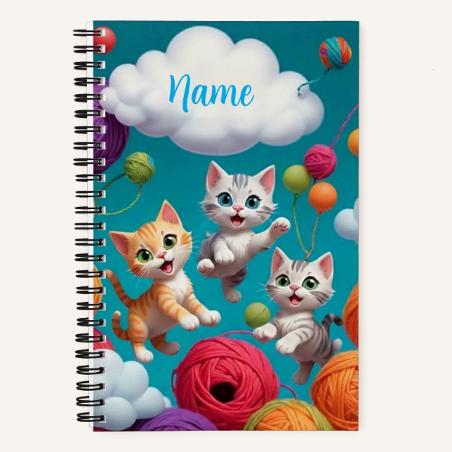 Custom Name Kittens and Yarn Notizbuch (Vorderseite)