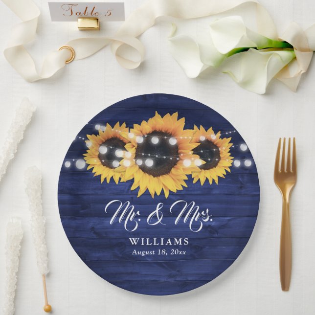 Custom Navy Blue Sunflower Rustic Wood Wedding Pappteller (Hochzeit)