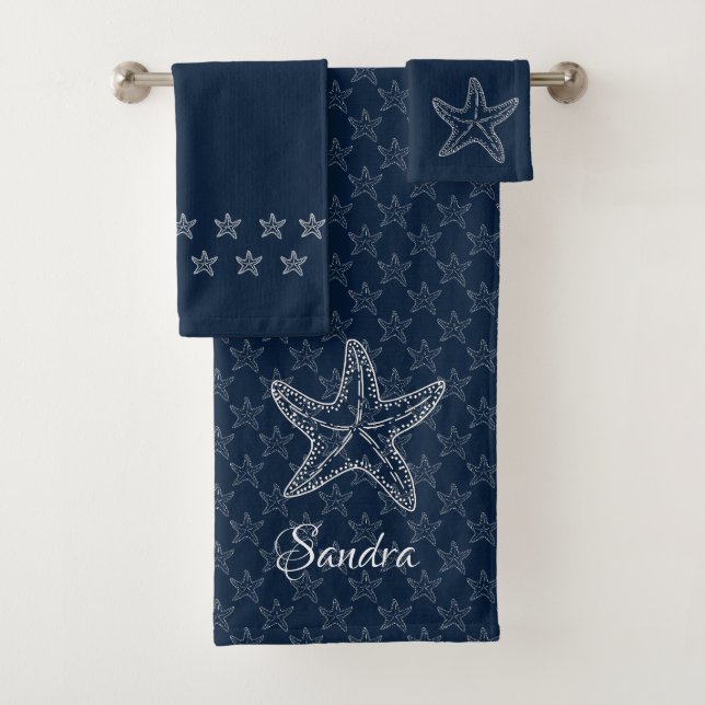 Custom Navy Blue White Chic Beach House Starfish Badhandtuch Set (Insitu)