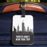 Custom New York Trip Skyline Statue of Liberty Gepäckanhänger<br><div class="desc">Passen Sie diese schicken Gepäckanhänger für Ihren Familienausflug zum großen Apfel an. Ein großartiger Schwarz-Weiß-zeichn der Skyline von Manhattan und der Freiheitsstatue über Ihrem personalisierten Text. Coole Wolkenkratzer sorgen für Andenken.</div>