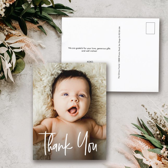 Custom Newborn Foto Modern Baby Shooter Vielen Dan Postkarte (Modern Typography Thank you Handlettering style Baby photo postcard with return address.)