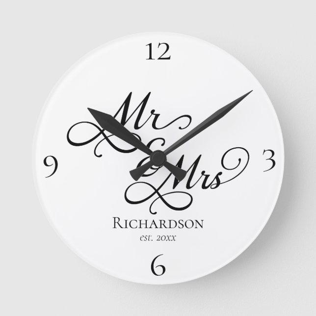 Custom Newlywed Couple Mr. and Mrs. Clock Runde Wanduhr (Vorderseite)