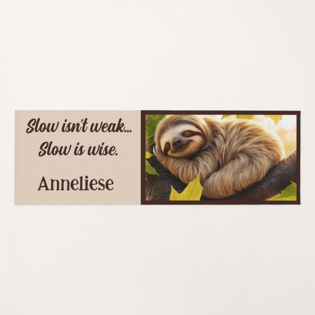 Custom Niedlich Baby Sloth "Slow is wise" Zitat Yogamatte (Vorderseite (Horizontal))