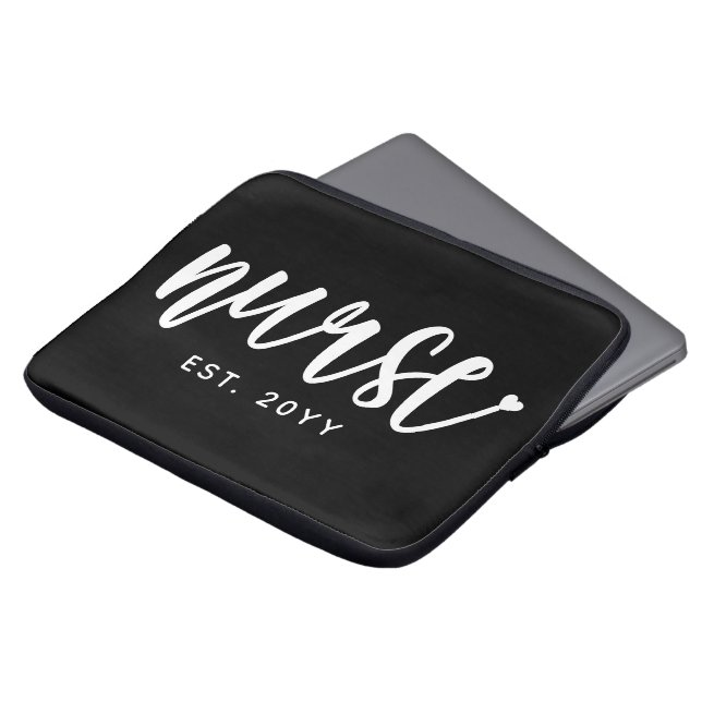 Custom Nurse Est Typografy Nurse RN Abschluss Laptopschutzhülle (Vorne Oben)