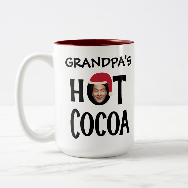 Custom Opa Gesicht & Name Warmes Kakao Weihnachten Zweifarbige Tasse (Links)