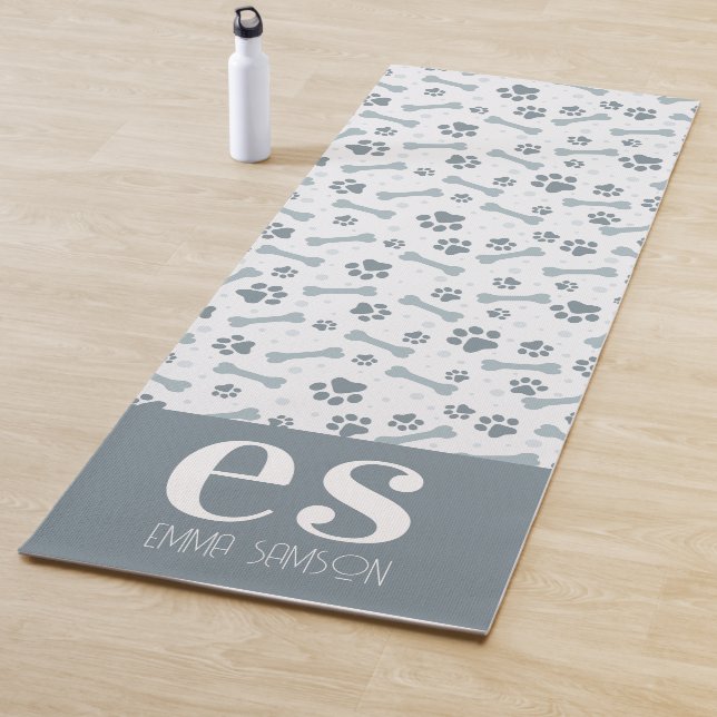 Custom Paw Prints Gray Monogram Yogamatte (Beispiel)