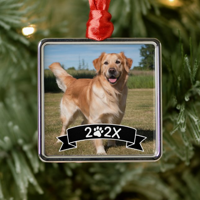 Custom Pet Photo with Year and Paw Ribbon Ornament Aus Metall (Baum)