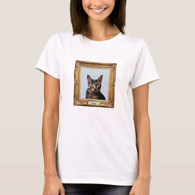 Custom Pet Portrait T-shirt – Your Cat in a Frame (Vorderseite)
