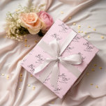 Custom Pink Mr. und Mrs. Script Geschenkpapier<br><div class="desc">Schaffen Sie Ihre Geschenke stilvoll mit diesem schönen Packpapier, das ein Muster von "Mr. and Mrs." in eleganter Schrift-Kalligrafie enthält, leicht mit Ihrem Nachnamen angepasst. Dieses raffinierte Verpackungspapier eignet sich perfekt für Hochzeiten, Gastgeschenke Hochzeiten, Jubiläen oder Brautpartys und ist so konzipiert, dass jedes Geschenk so unvergesslich wie der Anlass selbst...</div>