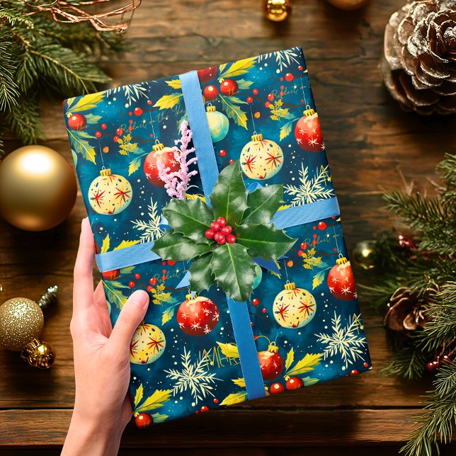 Custom Red and Gold Baubles Weihnachten Geschenkpapier (Von Creator hochgeladen)