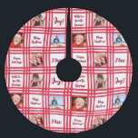 Custom Red Candy Cane Kariert Family Foto Collage Polyester Weihnachtsbaumdecke<br><div class="desc">👉 Set deine Geschenke mit diesem maßgeschneiderten Foto Collage Weihnachtsbaumrock! Zusammen mit den karierten und personalisierten, mit roten Süßigkeiten gestreiften Botschaften werden Sie sicher ein Lächeln auf das Gesicht legen! - Klicken Sie einfach, um dieses Design zu personalisieren 🔥 Mein Versprechen - Dieses Design hat einzigartige handgezeichnete Elemente (gezeichnet mein...</div>