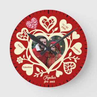 Custom Red Cream Photo Heart Clock Runde Wanduhr