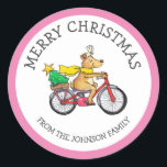 Custom Reindeer Christmas Runder Aufkleber<br><div class="desc">Personalisieren Sie diesen niedlichen Weihnachtsaufkleber mit Ihrem Familiennamen und dekorieren Sie Ihre Geschenke mit diesem niedlichen Rentier auf einem Fahrrad.</div>