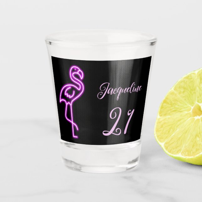 Custom Retro Tropical Neon Flamingo 21. Geburtstag Schnapsglas (Vorderseite)