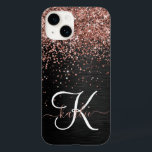 Custom Rose Gold Glitzer Black Sparkone Monogram Case-Mate iPhone 14 Hülle<br><div class="desc">Dieses elegante und stilvolle Handy-Gehäuse mit hübschem vergoldetem Glitzer aus Rose auf schwarz gebürstetem metallischem Hintergrund ist einfach zu personalisieren.</div>
