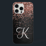 Custom Rose Gold Glitzer Black Sparkone Monogram iPhone 15 Pro Max Hülle<br><div class="desc">Dieses elegante und stilvolle Handy-Gehäuse mit hübschem vergoldetem Glitzer aus Rose auf schwarz gebürstetem metallischem Hintergrund ist einfach zu personalisieren.</div>