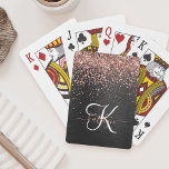 Custom Rose Gold Glitzer Black Sparkone Monogram Spielkarten<br><div class="desc">Dieses angesagte elegante Spielkartendesign mit hübschem vergoldetem Glitzer in Rose auf schwarz gebürstetem metallischem Hintergrund ist einfach zu personalisieren.</div>