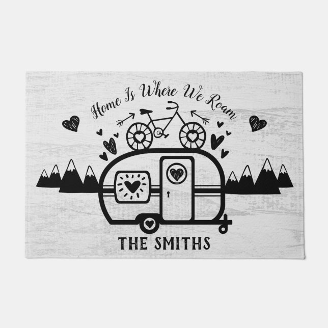 Custom Rustic Camping Camper Trailer Rv Lifestyle Fußmatte (Vorderseite)