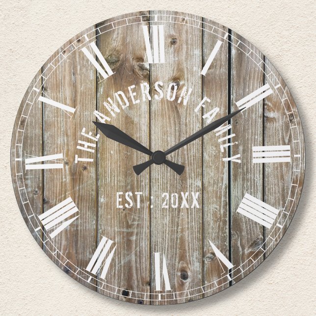 Custom Rustic Planks Wood Family Name Farmhouse Runde Wanduhr (Von Creator hochgeladen)