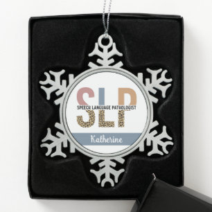 Custom SLP Speech Pathologe Leopard Print Schneeflocken Zinn-Ornament
