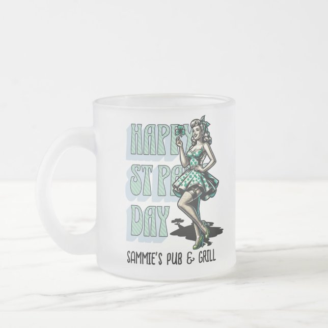 Custom St Patrick's Day Pinup Girl mit Kleeblatt Mattglastasse (Links)
