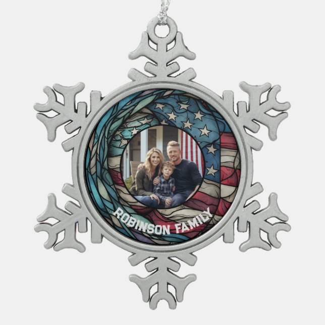 Custom Stained Glass Design USA Flag Patriotic Schneeflocken Zinn-Ornament (Vorderseite)