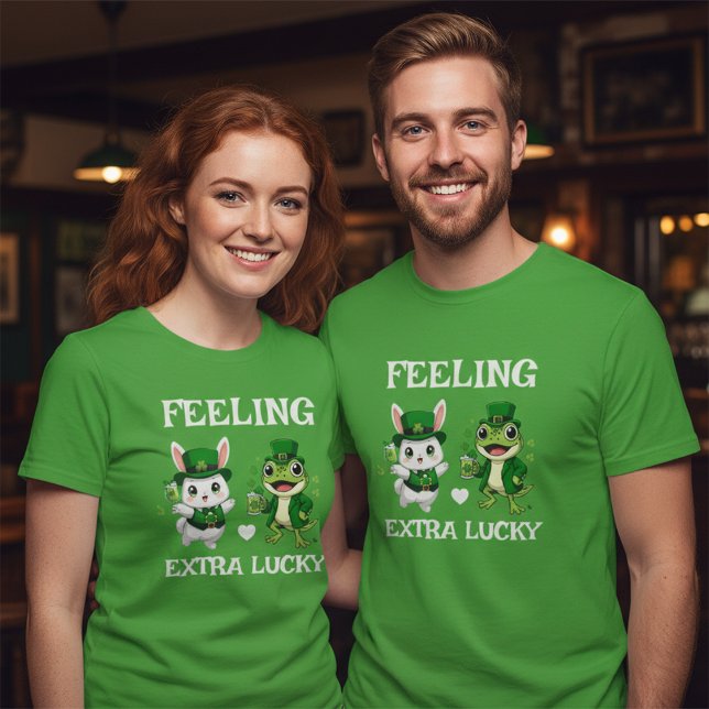 Custom Text St. Patrick's Day Frog and Bunny T-Shirt (Von Creator hochgeladen)