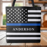 Custom Thin Blue Line Personalisiert Police Office<br><div class="desc">Die Einführung unserer neuen Tasche mit der blauen Linie der Thin Blauen Linie ist ideal für Polizeibeamte, Polizeimütter, polizeiliche Ehefrauen, Polizeifrauen und alle, die will, ihre Unterstützung für die Strafverfolgung zu zeigen. Diese Tasche wurde in einem modernen Stil entworfen und verfügt über die amerikanische Flagge mit einer auffallenden Thin Blue...</div>