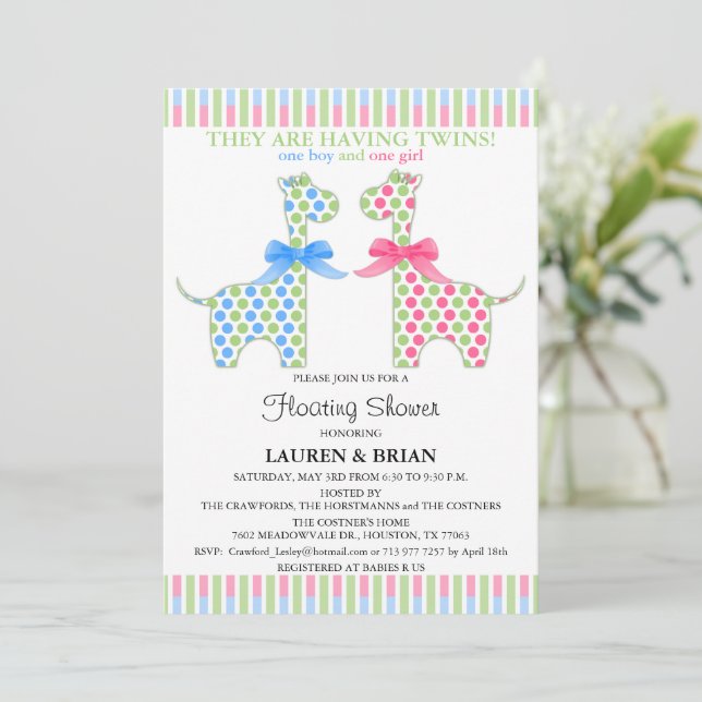 Custom Twin Giraffe Floating Baby Shower Einladung (Stehend Vorderseite)