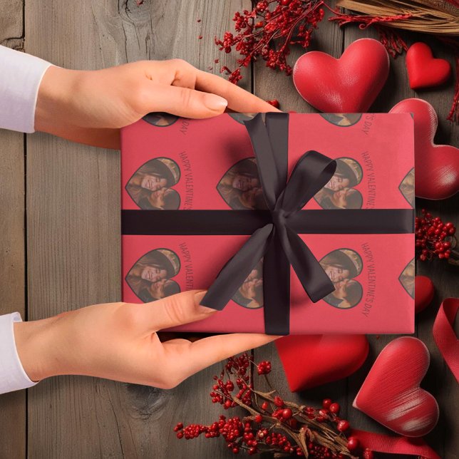 Custom Valentine's Red Background mit Herz-Form Geschenkpapier (Custom Valentine’s Red Background with Heart-Shape Wrapping Paper)