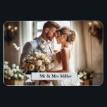 Custom Wedding Foto Announcement Magnet<br><div class="desc">Dieser Ankündigung flexible Magnet wird mit einem Template Layout eines Beispieldrucks Foto eines Hochzeitspaar gezeigt. Bearbeiten und personalisieren Sie diesen Eintrag, ändern Sie das Foto und den Text des Beispiels auf Ihren eigenen, klicken Sie einfach auf die Registerkarte Personalisierung und ändern Sie das Foto und den Text auf das, was...</div>