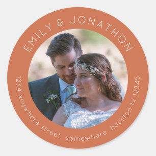 Custom Wedding Foto Rücksendeadresse Terracotta Runder Aufkleber